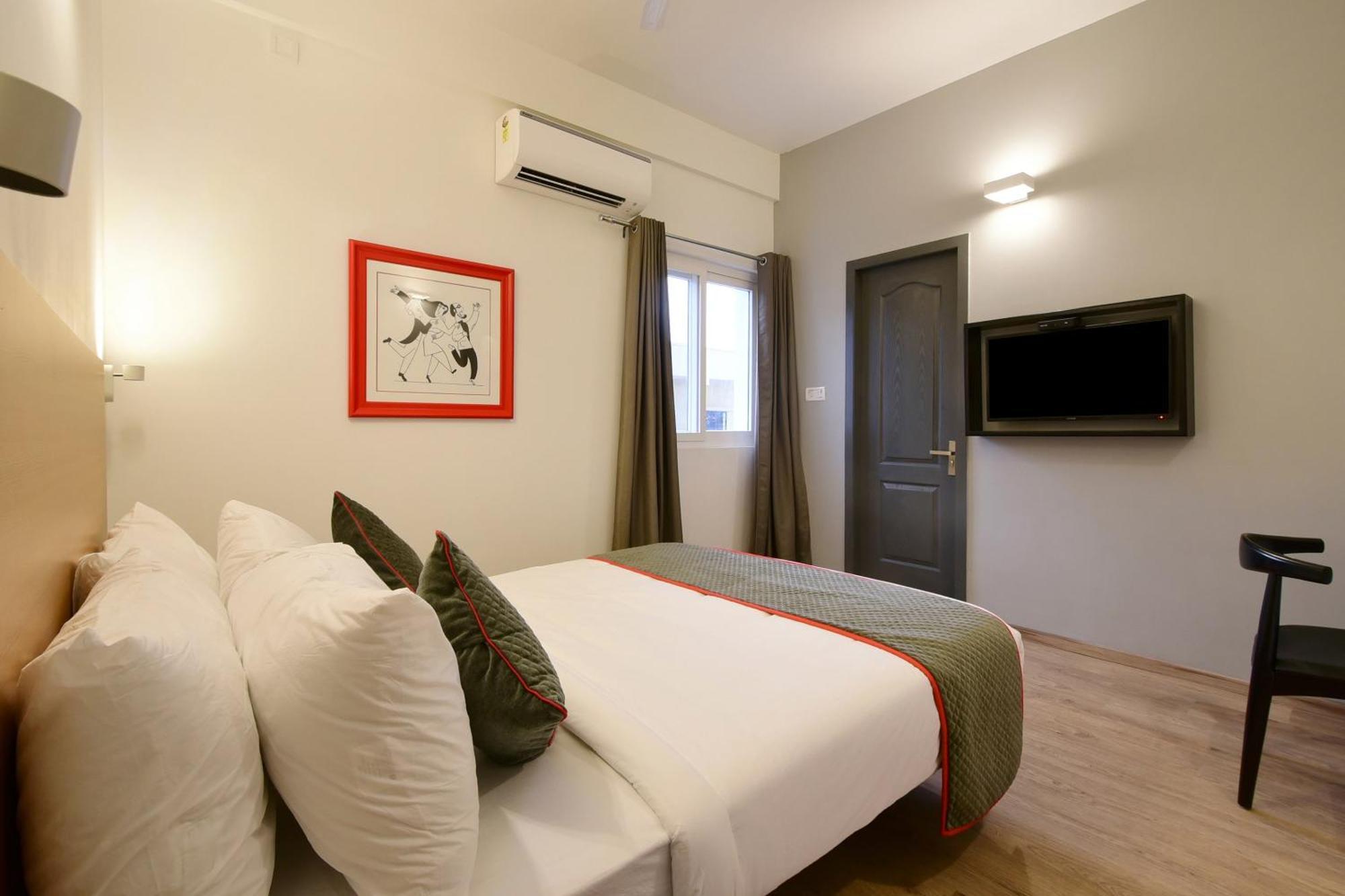 Super Townhouse Airport Road Hotell Yelahanka Exteriör bild