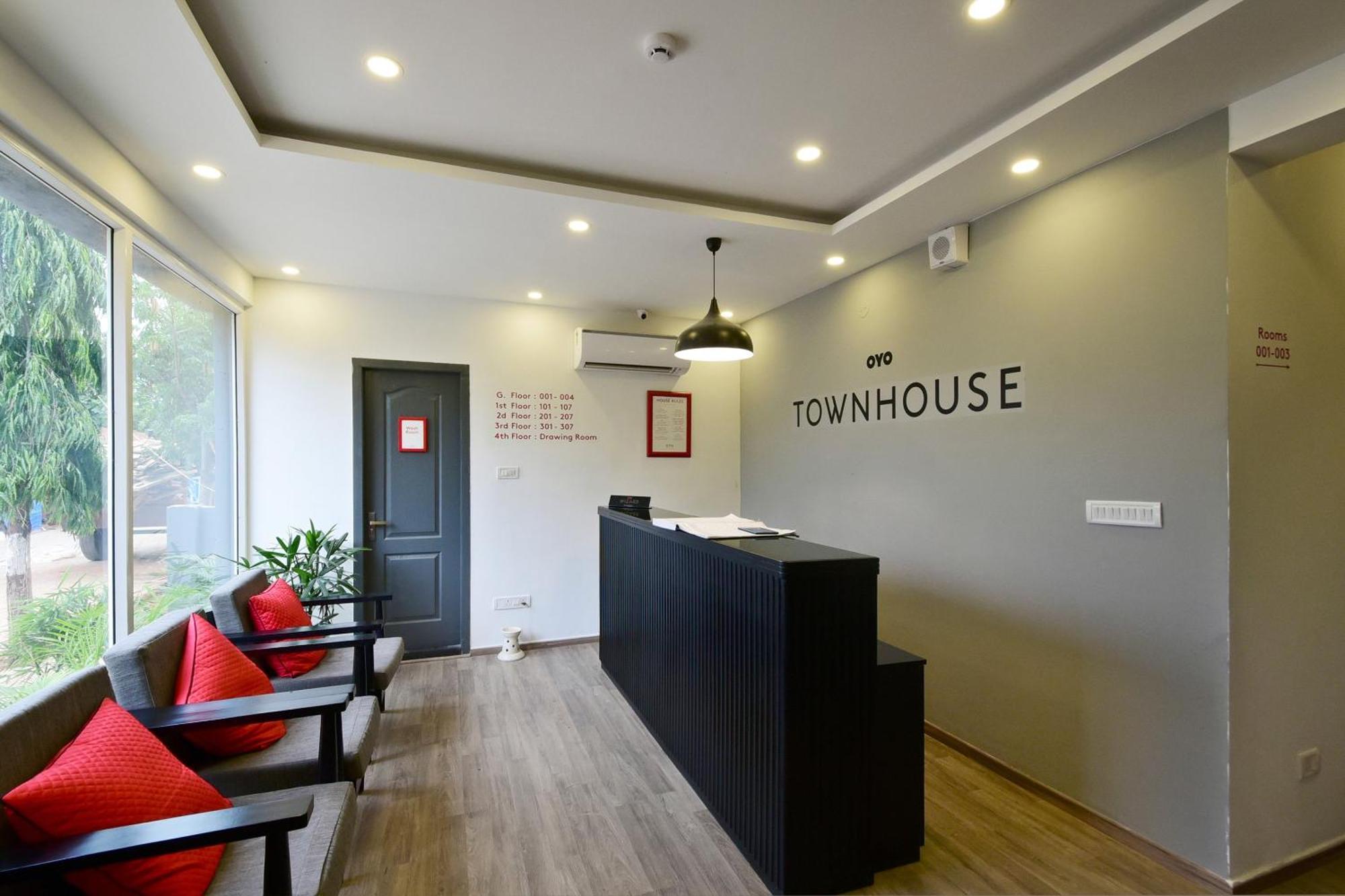 Super Townhouse Airport Road Hotell Yelahanka Exteriör bild