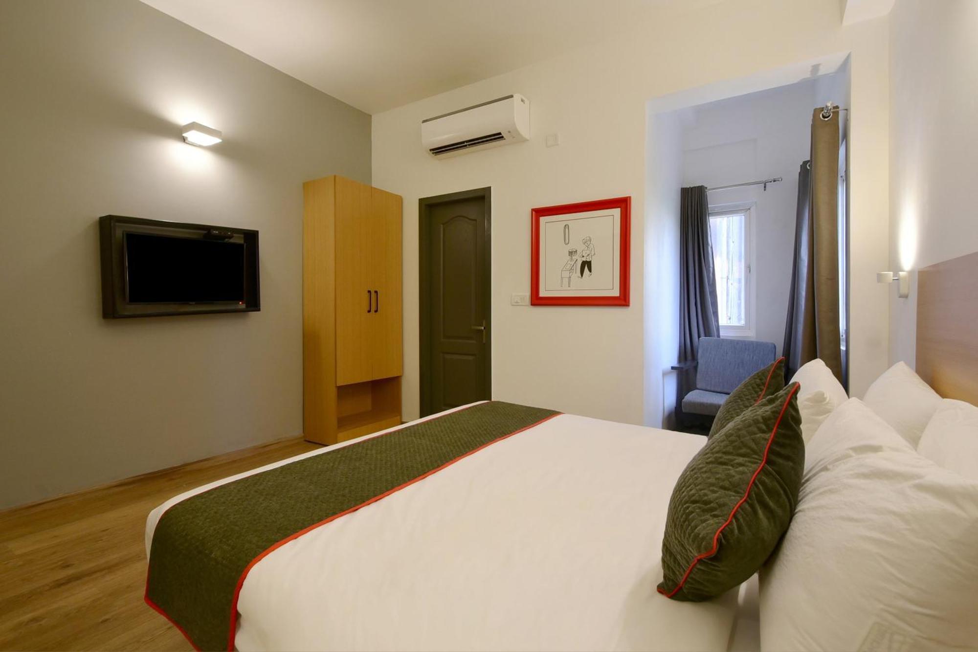 Super Townhouse Airport Road Hotell Yelahanka Exteriör bild