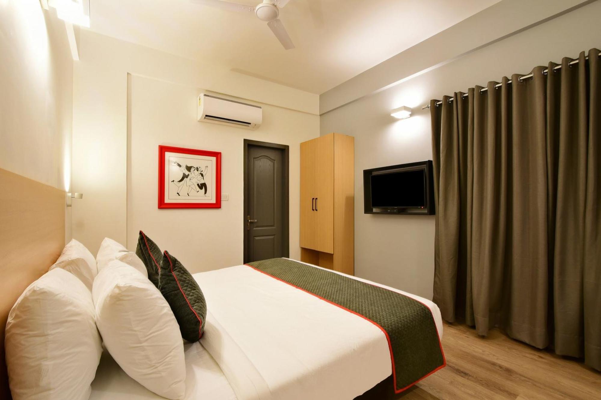 Super Townhouse Airport Road Hotell Yelahanka Exteriör bild