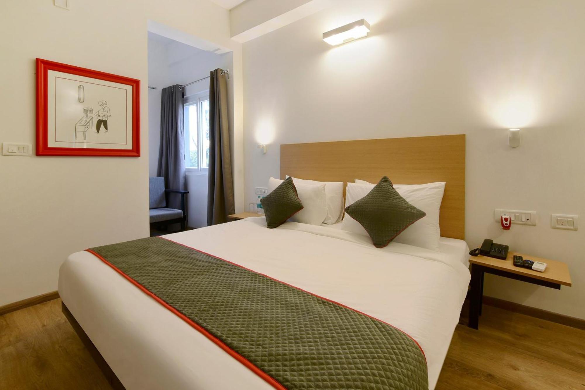 Super Townhouse Airport Road Hotell Yelahanka Exteriör bild