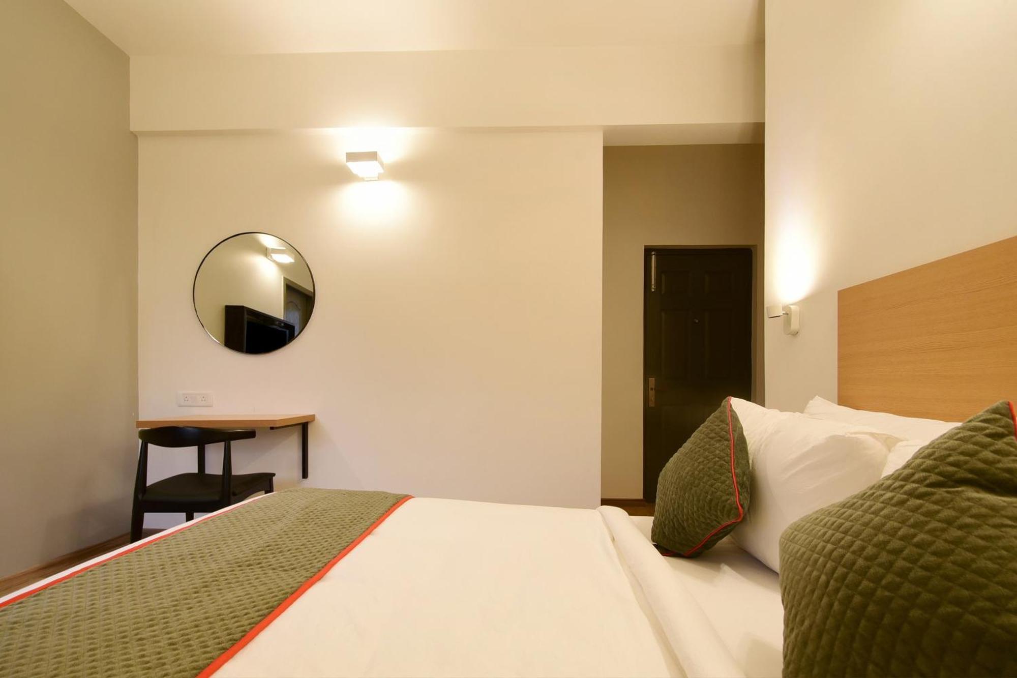 Townhouse Airport Road Hotell Yelahanka Exteriör bild
