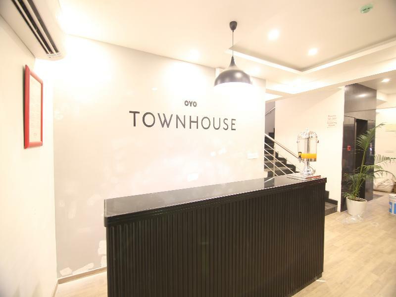 Super Townhouse Airport Road Hotell Yelahanka Exteriör bild