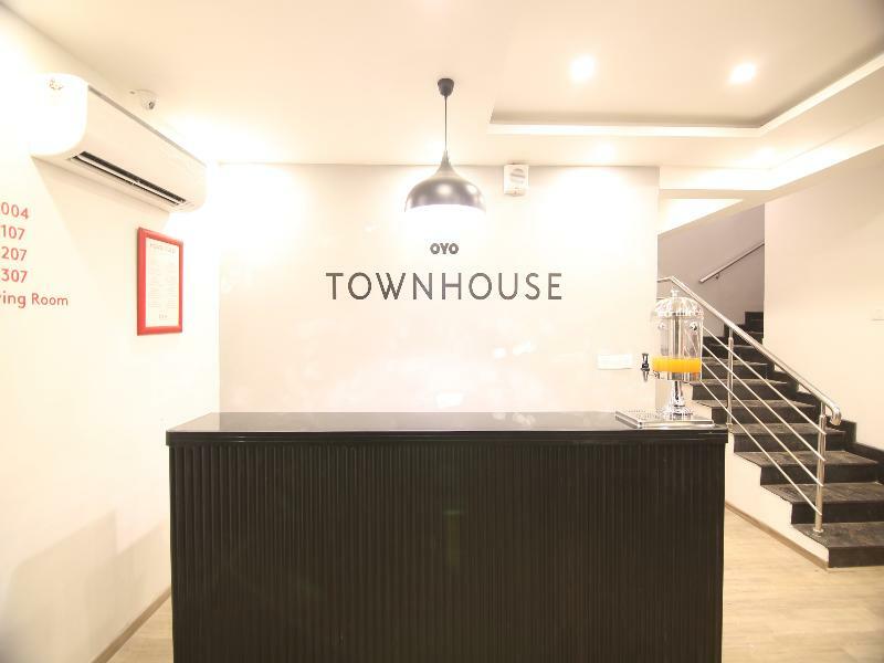 Super Townhouse Airport Road Hotell Yelahanka Exteriör bild