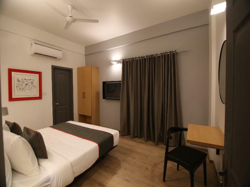 Super Townhouse Airport Road Hotell Yelahanka Exteriör bild