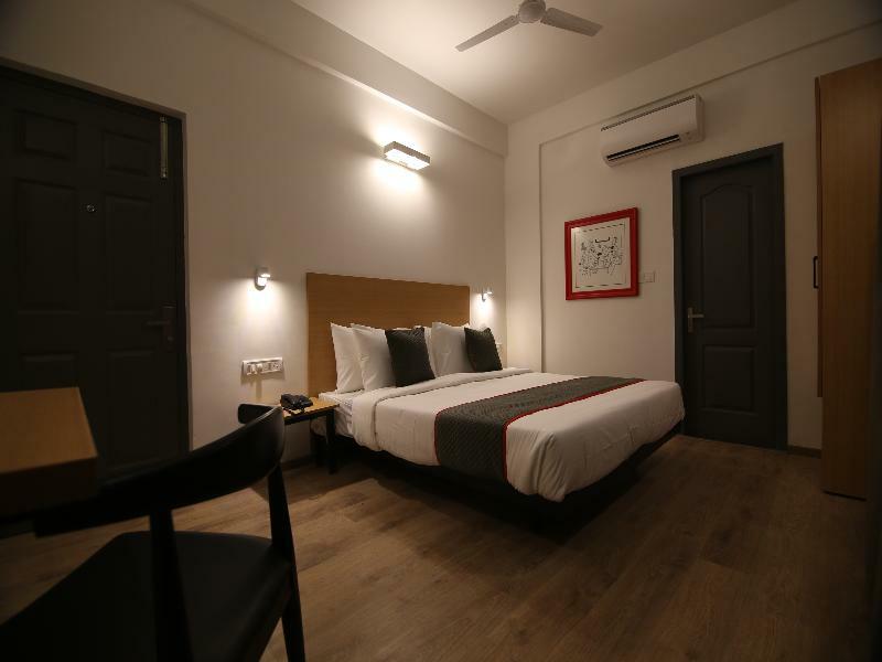 Super Townhouse Airport Road Hotell Yelahanka Exteriör bild