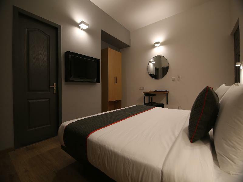 Super Townhouse Airport Road Hotell Yelahanka Exteriör bild