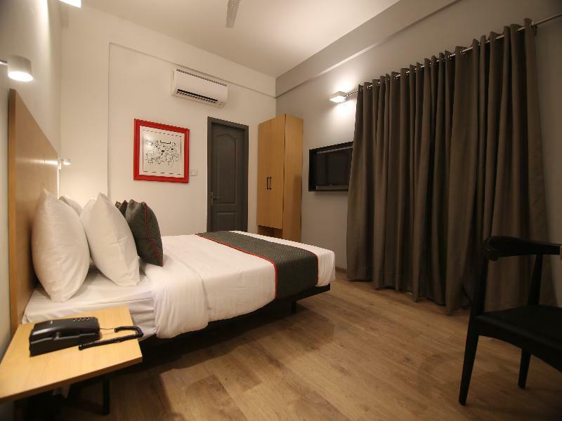 Super Townhouse Airport Road Hotell Yelahanka Exteriör bild