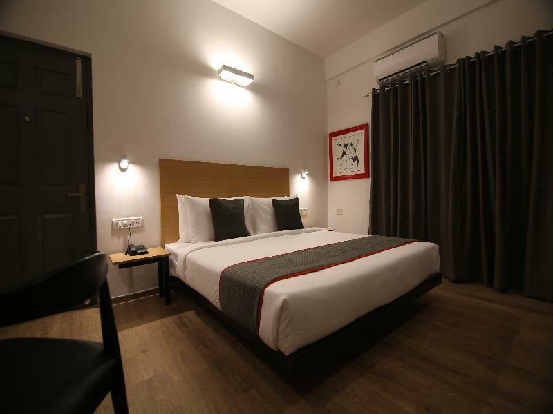 Super Townhouse Airport Road Hotell Yelahanka Exteriör bild