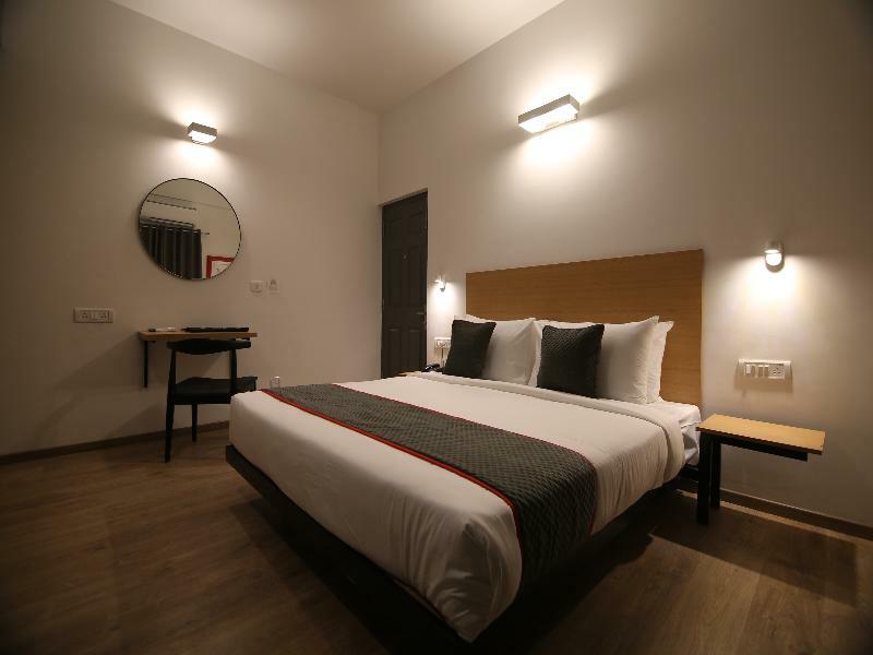 Super Townhouse Airport Road Hotell Yelahanka Exteriör bild