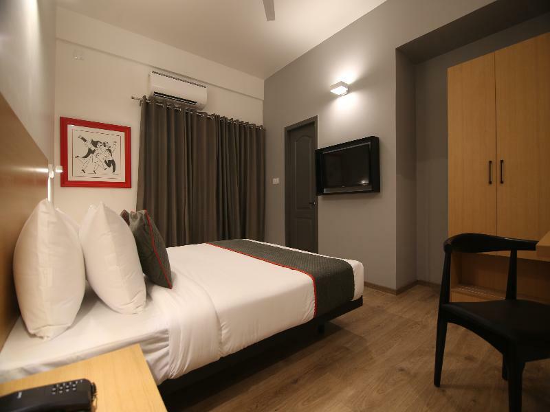 Super Townhouse Airport Road Hotell Yelahanka Exteriör bild